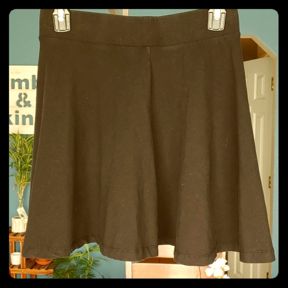 Black cotton/ elastic waist skirt
